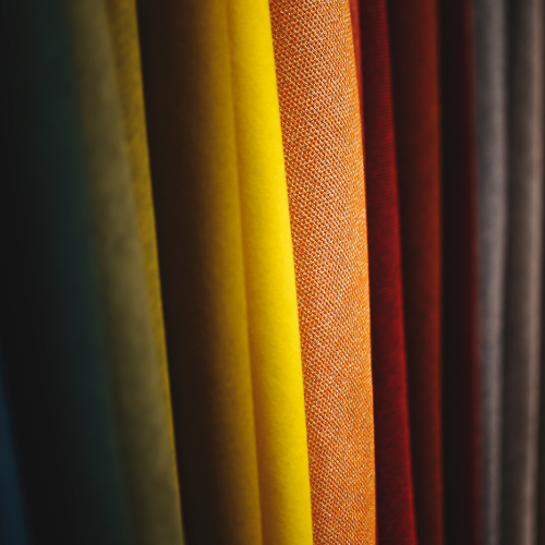 Cara Menemukan Warna Pakaian yang Membuat Kulit Terlihat Lebih Cerah